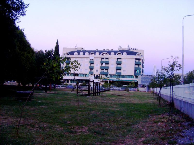 Apartment Sara Podgorica Bagian luar foto